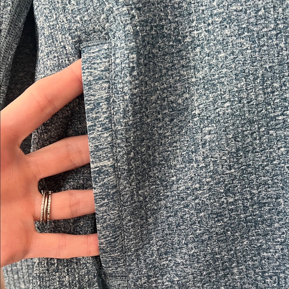 Lululemon Heathered Quarter-Zip Pullover Sweater - Blue - Size 8 - Picture 3 of 6